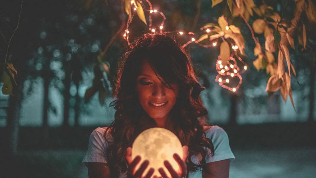 Harmonizing Energy with Moon Phases: Your Essential Oils & Aromatherapy Guide