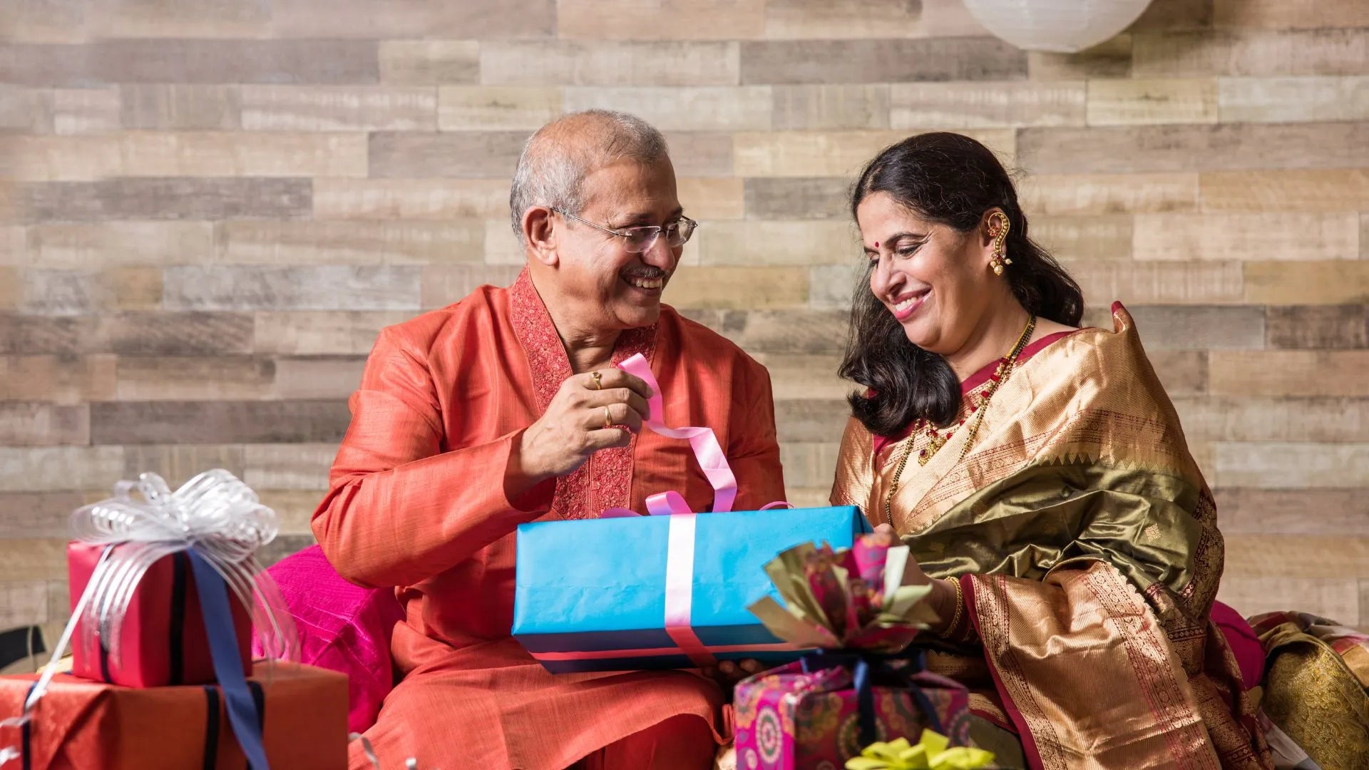 Exceptional Diwali Gifts to Delight Your Adored Wife