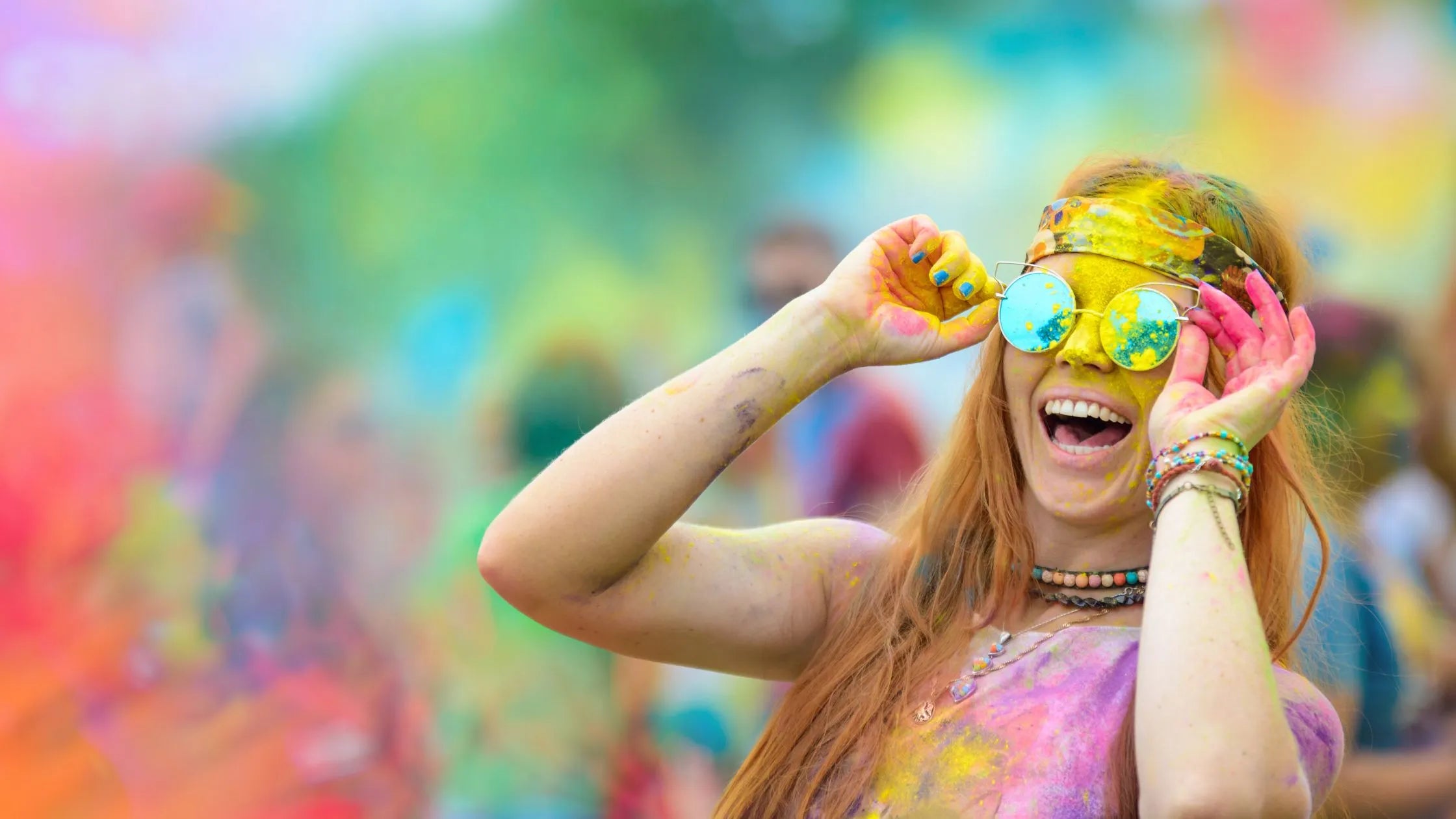 A vibrant display of natural Holi colors in bowls, highlighting the benefits of eco-friendly celebrations.