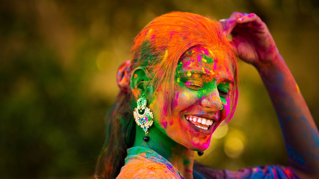 Celebrating Holi with skin-friendly gulaal crafted from temple flowers